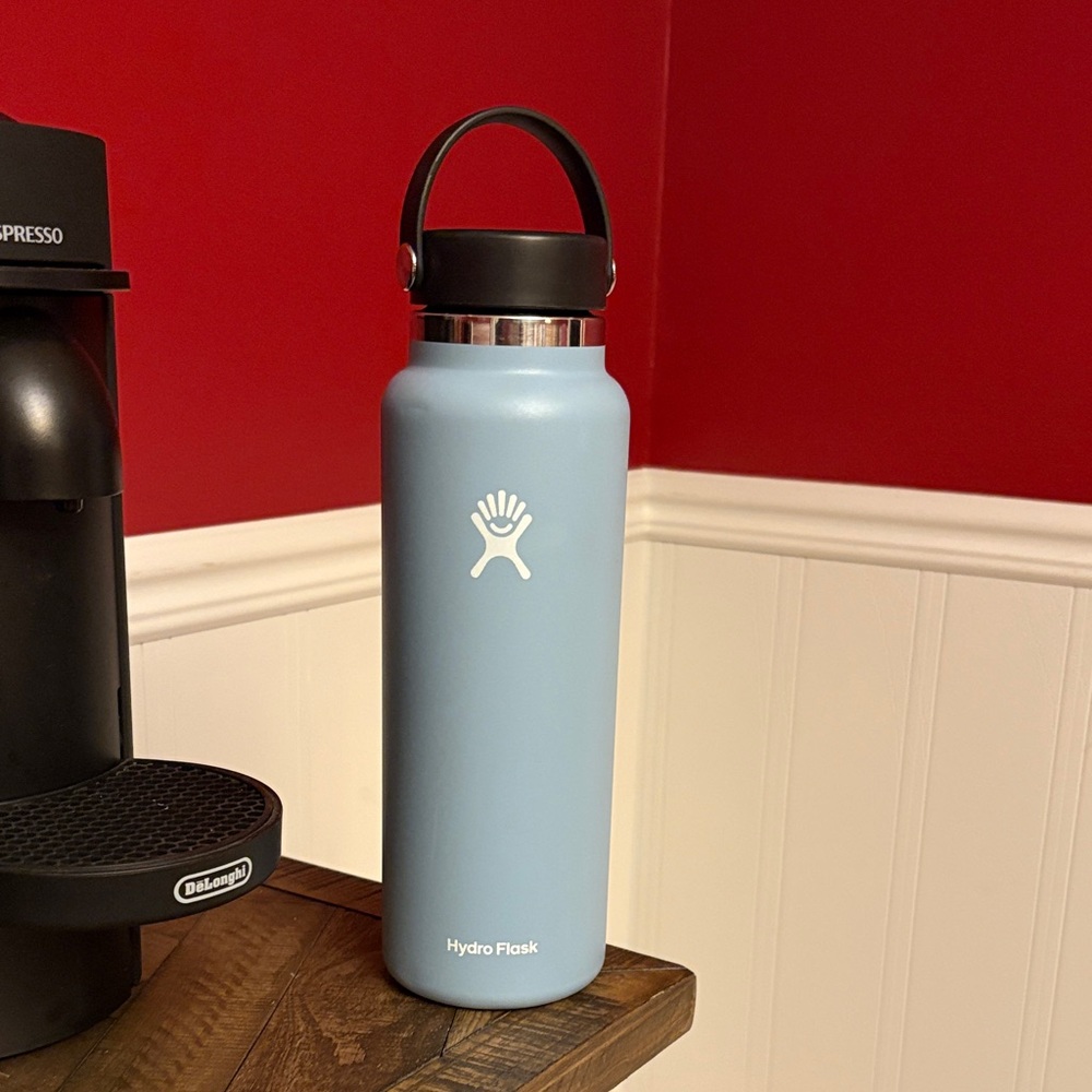 Hydro Flask 40 oz Sky Blue Bottle with Black Handle